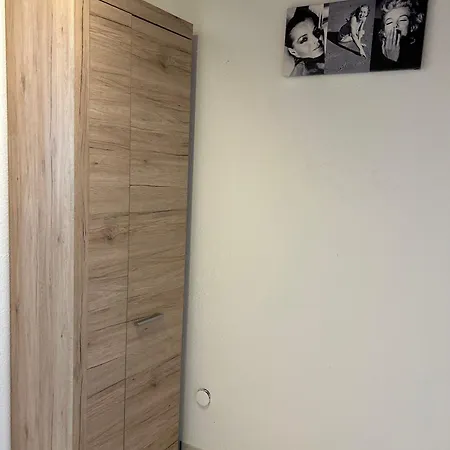 Appartement Mit Doppelbett & Schlafcouch, Voll Ausgestatteter Kueche Und Badewanne,